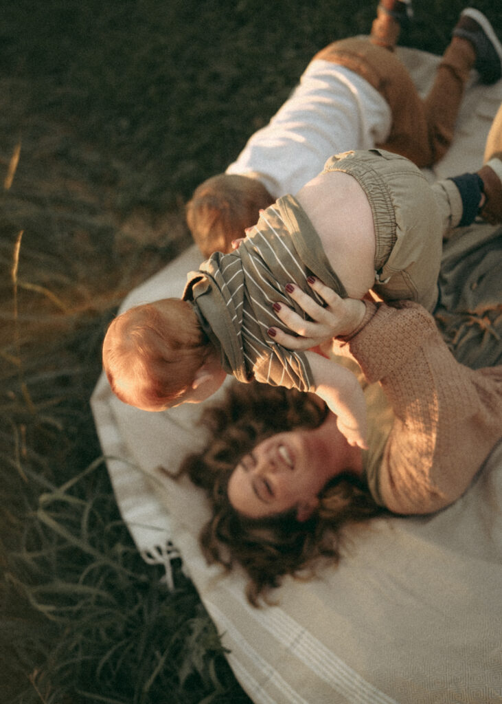 storytelling cincinnati newborn photographer captures motherhood