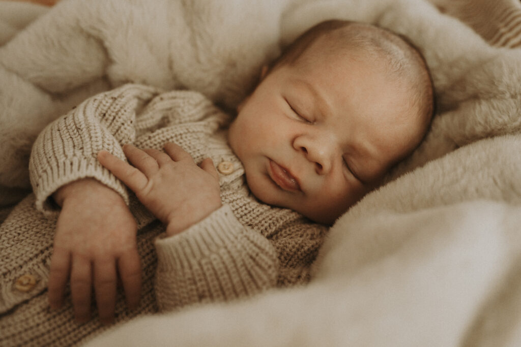 baby face cincinnati newborn photography