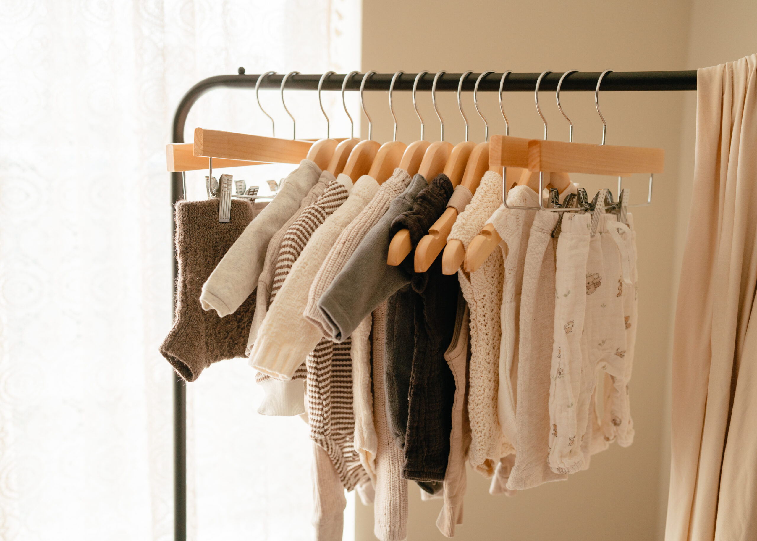 Cincinnati newborn photographer Sun & Vine Photography newborn closet outfits for in home newborn lifestyle photography sessions