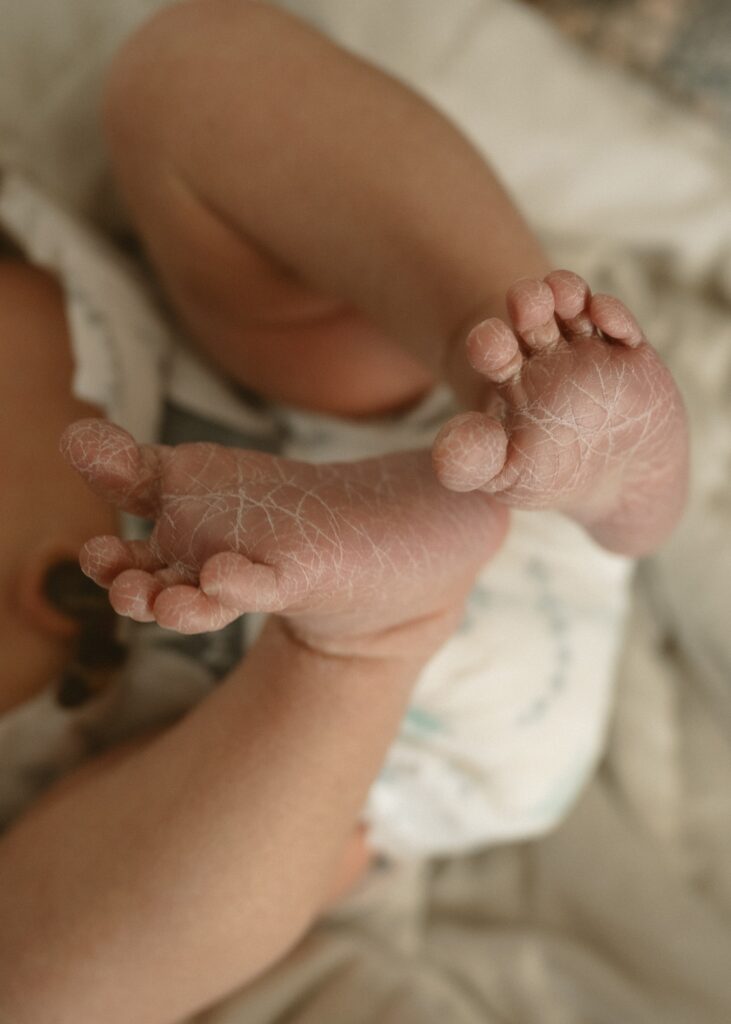 fresh 48 session in cincinnati showing newborn feet