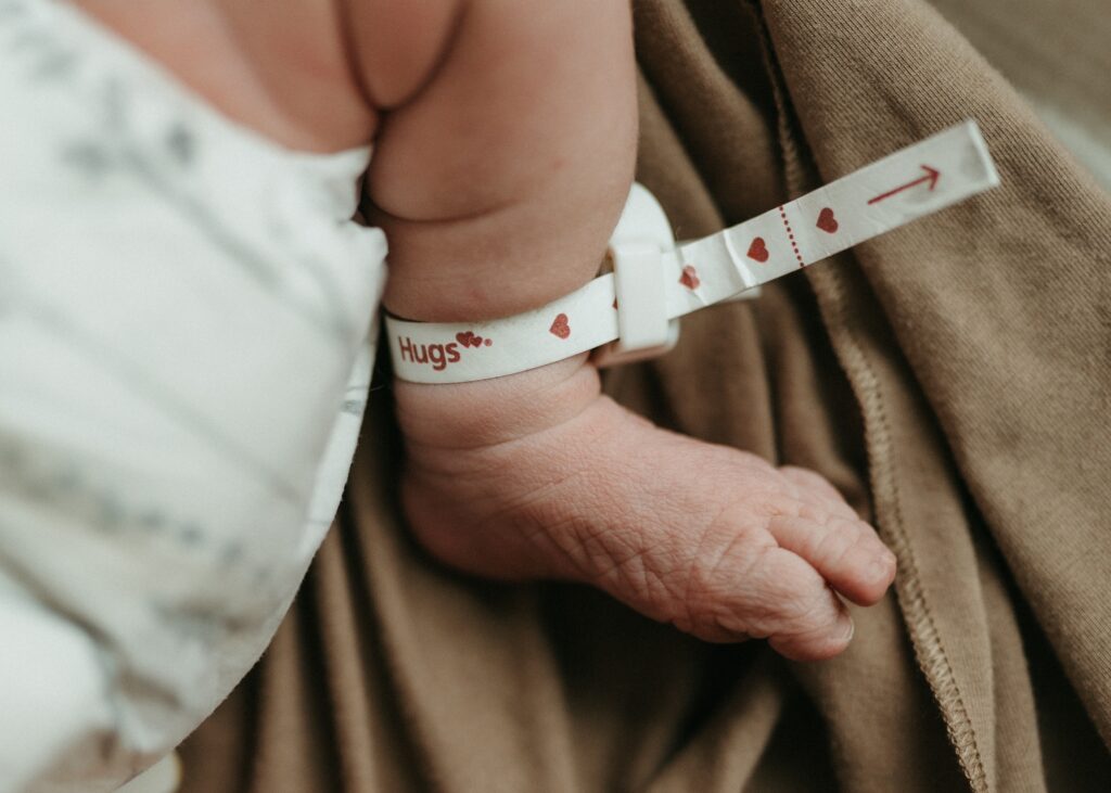 fresh 48 newborn session and foot
