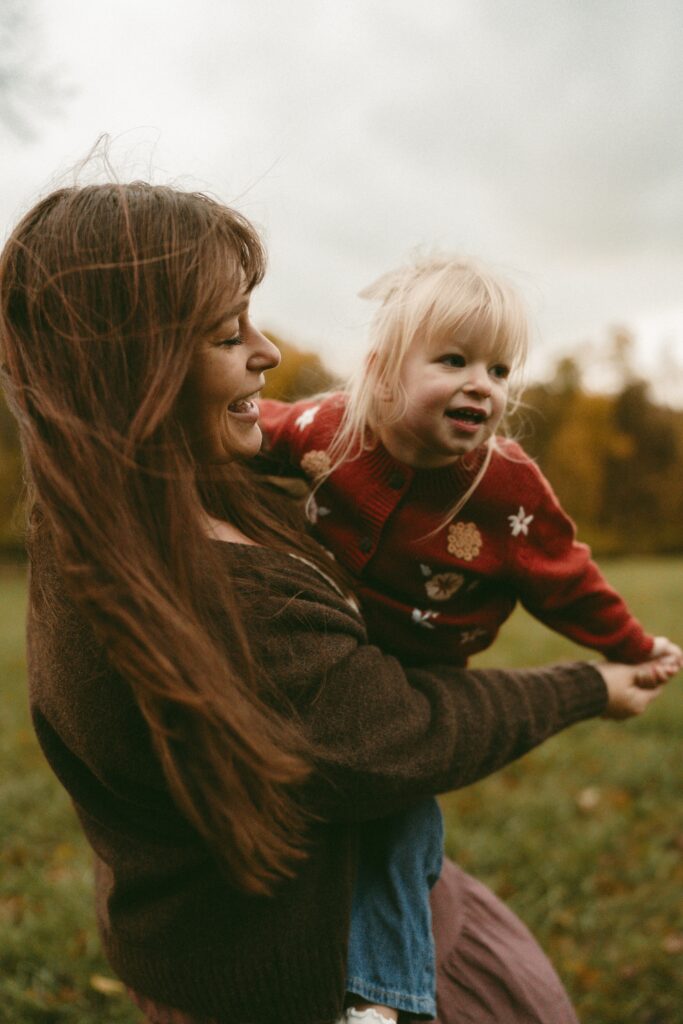 mom dancing with toddler cincinnati photography session